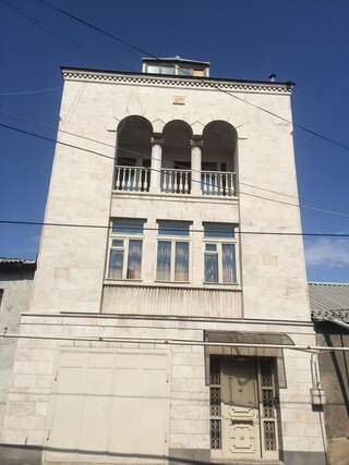 Гостевой дом Guest House Lilia Ереван Двухместный номер Делюкс с 1 кроватью и балконом-1